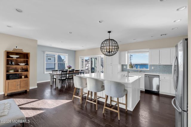 42 Harbor View Lane, Toms River, NJ 08753