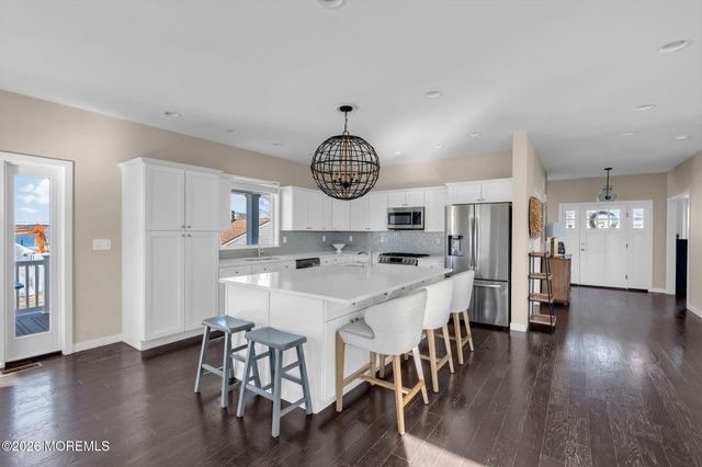 42 Harbor View Lane, Toms River, NJ 08753