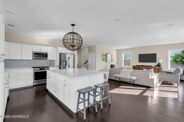 42 Harbor View Lane, Toms River, NJ 08753