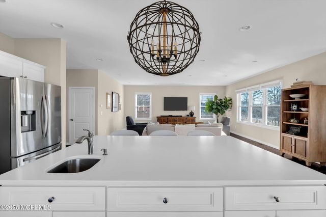 42 Harbor View Lane, Toms River, NJ 08753