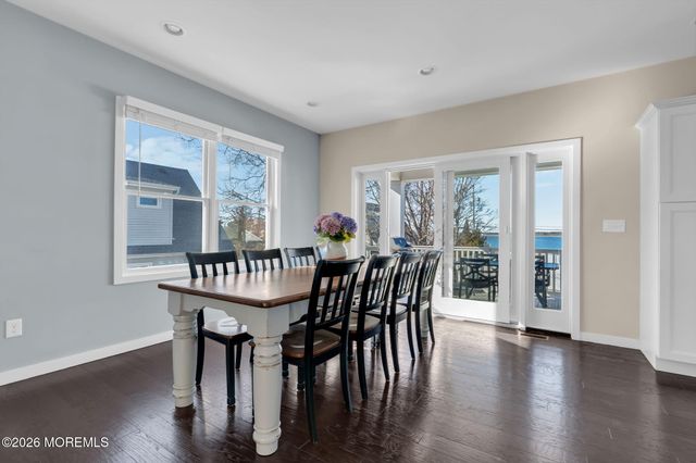 42 Harbor View Lane, Toms River, NJ 08753