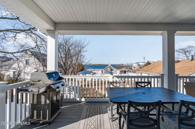 42 Harbor View Lane, Toms River, NJ 08753