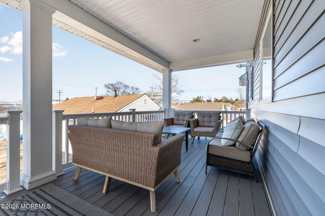 42 Harbor View Lane, Toms River, NJ 08753