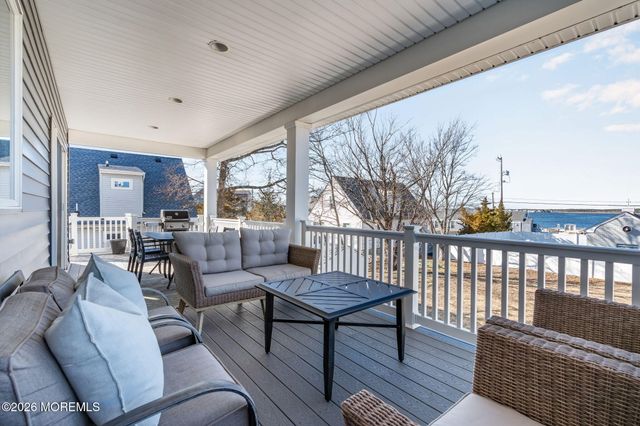 42 Harbor View Lane, Toms River, NJ 08753