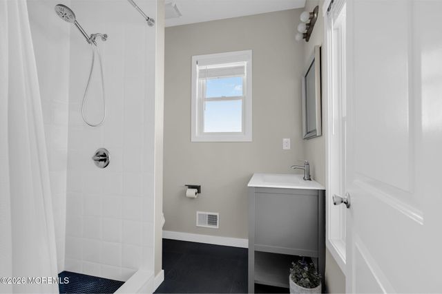 42 Harbor View Lane, Toms River, NJ 08753