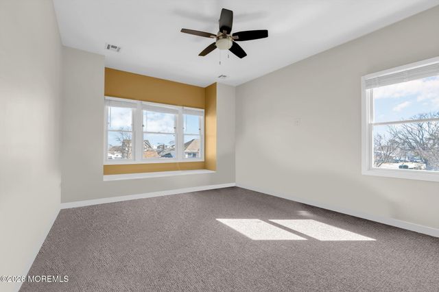 42 Harbor View Lane, Toms River, NJ 08753