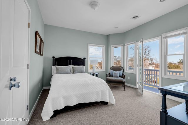 42 Harbor View Lane, Toms River, NJ 08753