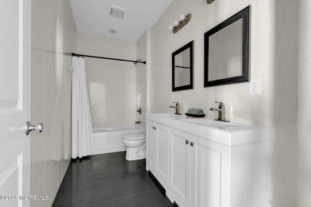 42 Harbor View Lane, Toms River, NJ 08753