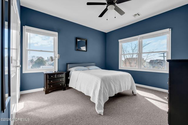 42 Harbor View Lane, Toms River, NJ 08753