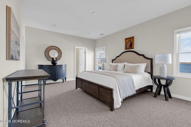 42 Harbor View Lane, Toms River, NJ 08753