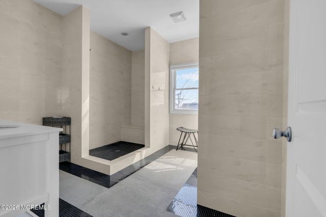 42 Harbor View Lane, Toms River, NJ 08753