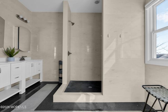 42 Harbor View Lane, Toms River, NJ 08753