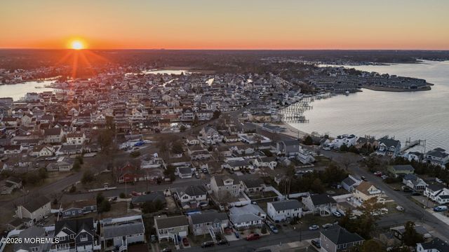 42 Harbor View Lane, Toms River, NJ 08753