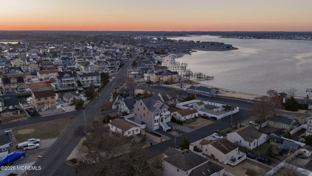 42 Harbor View Lane, Toms River, NJ 08753