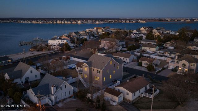 42 Harbor View Lane, Toms River, NJ 08753