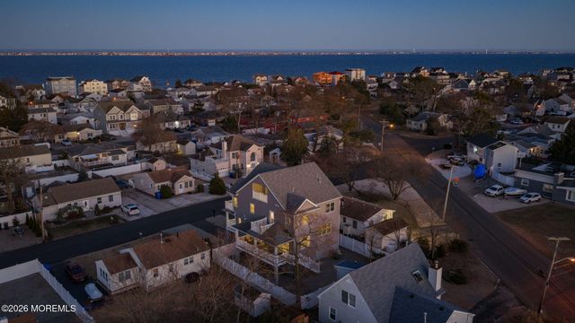 42 Harbor View Lane, Toms River, NJ 08753