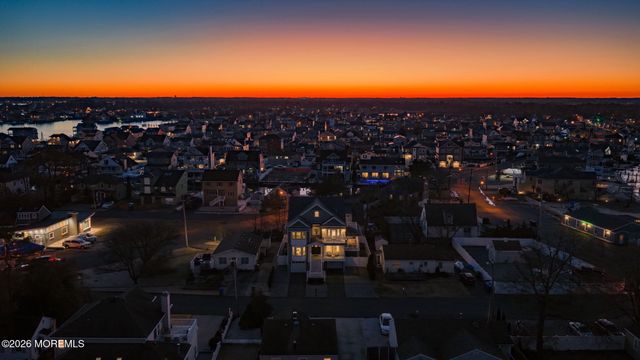 42 Harbor View Lane, Toms River, NJ 08753