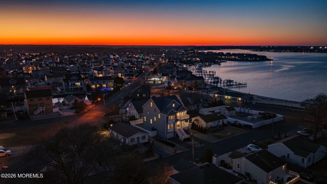 42 Harbor View Lane, Toms River, NJ 08753