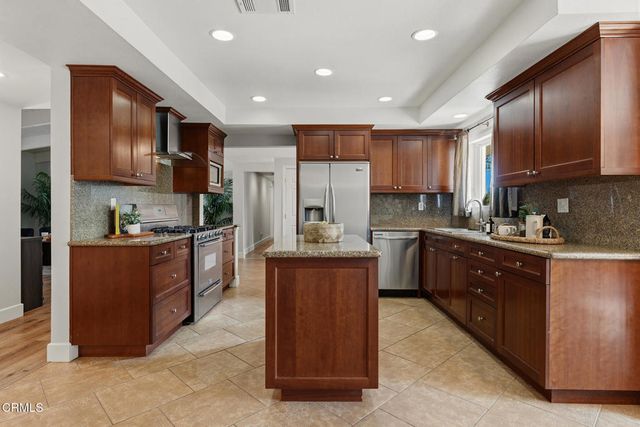 5351 Dubois Avenue, Los Angeles, CA 91367