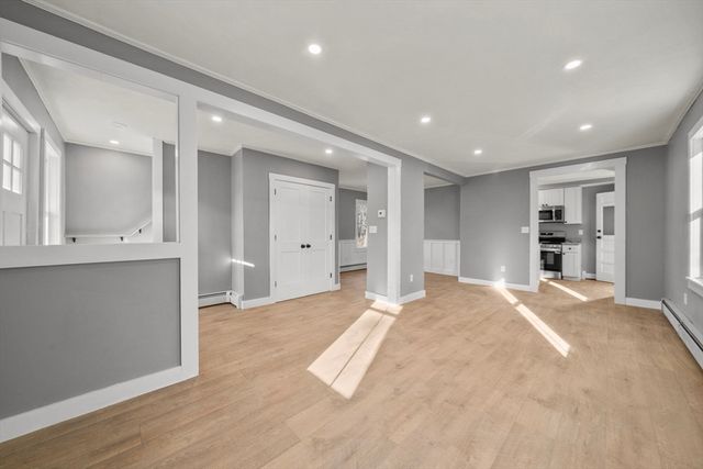 31 Dexter St, Methuen, MA 01844