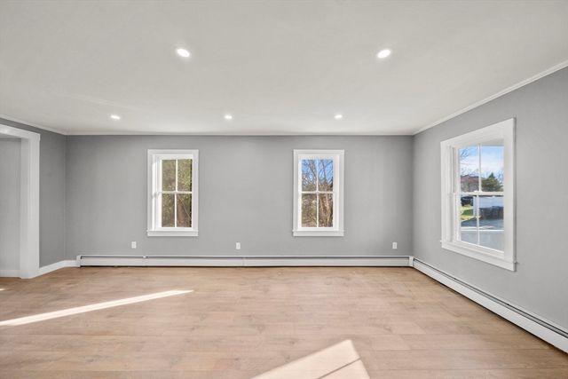 31 Dexter St, Methuen, MA 01844