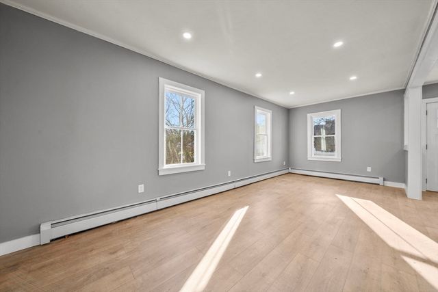 31 Dexter St, Methuen, MA 01844