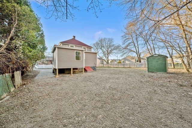 31 Dexter St, Methuen, MA 01844