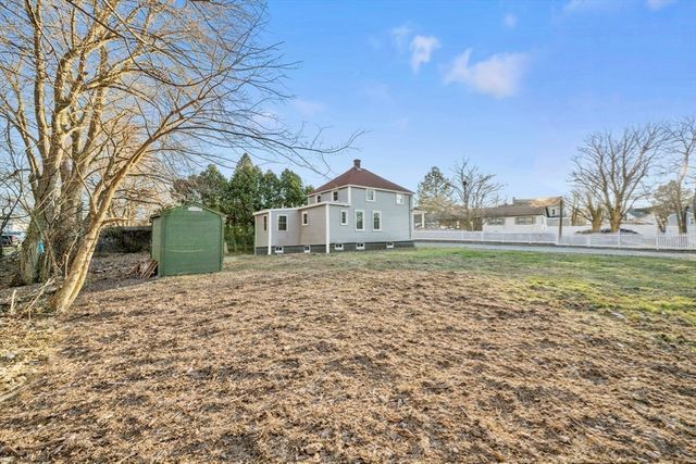 31 Dexter St, Methuen, MA 01844