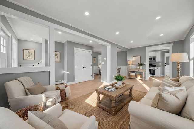 31 Dexter St, Methuen, MA 01844