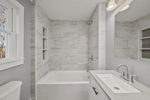 31 Dexter St, Methuen, MA 01844