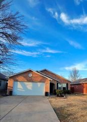 1806 Holland Street, Grand Prairie, TX 75051