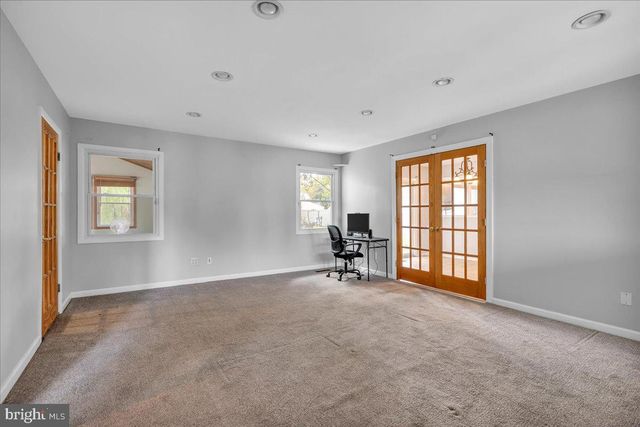 68 THORNHILL LN, Willingborough, NJ 08046