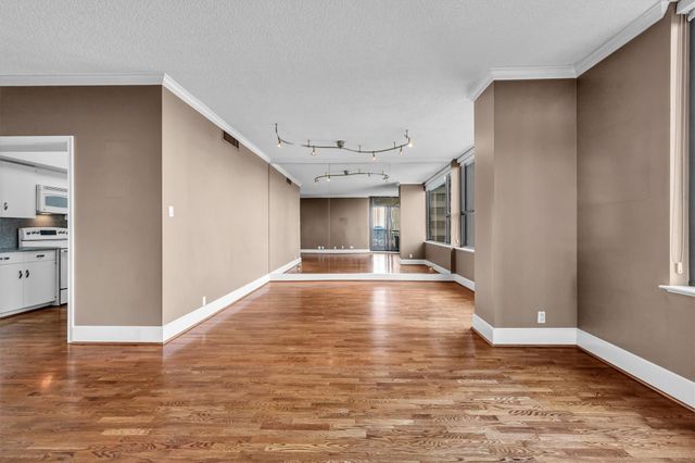 14 Greenway Plaza 9O, Houston, TX 77046