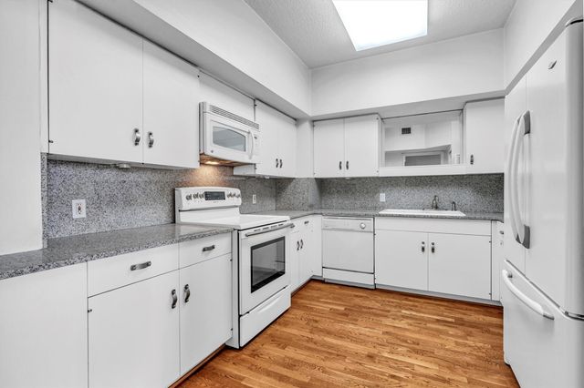 14 Greenway Plaza 9O, Houston, TX 77046