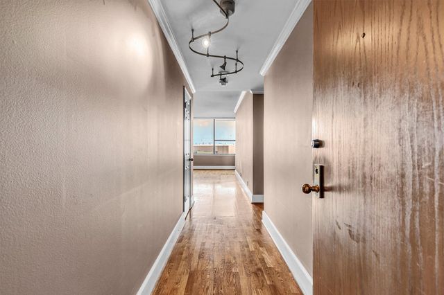 14 Greenway Plaza 9O, Houston, TX 77046