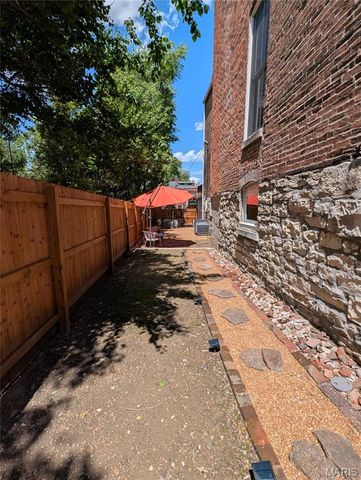 1919 Hickory Street, St Louis, MO 63104