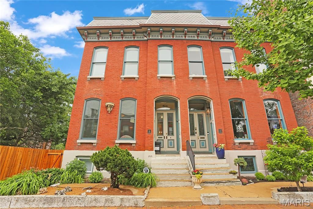 1919 Hickory Street, St Louis, MO 63104