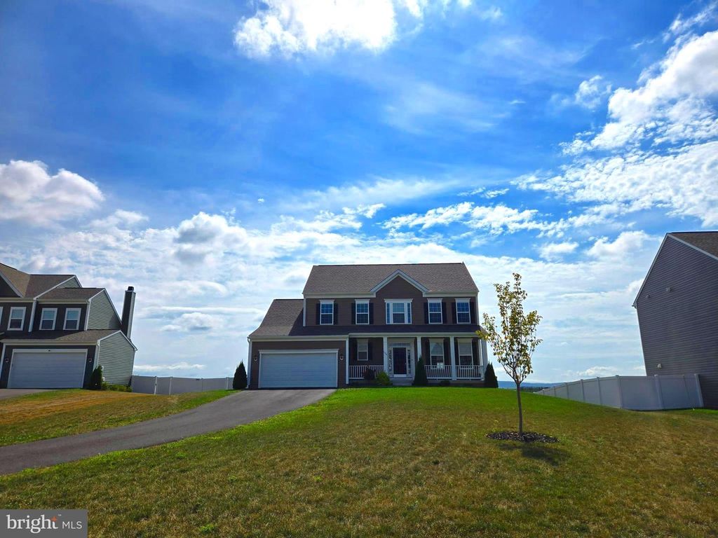 194 LADYSTHUMB CIR, Charles Town, WV 25414