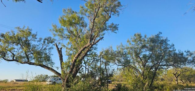 109 Sylas Hayes, Pleasanton, TX 78064