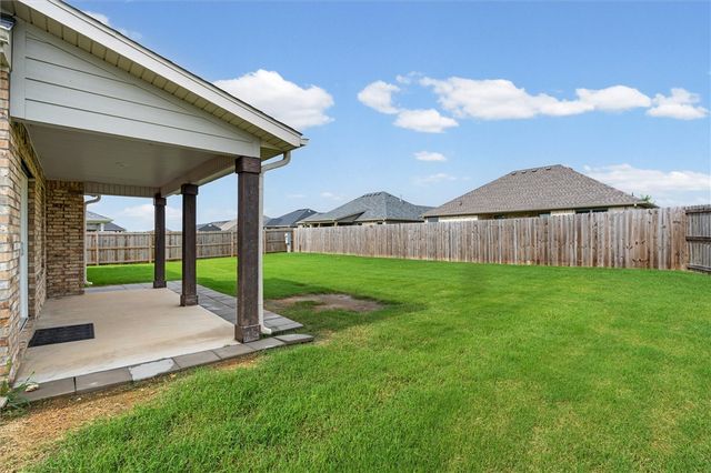 889 Fair Oaks Street, Tontitown, AR 72762