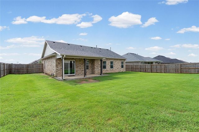 889 Fair Oaks Street, Tontitown, AR 72762