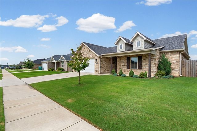 889 Fair Oaks Street, Tontitown, AR 72762