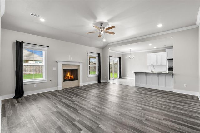 889 Fair Oaks Street, Tontitown, AR 72762