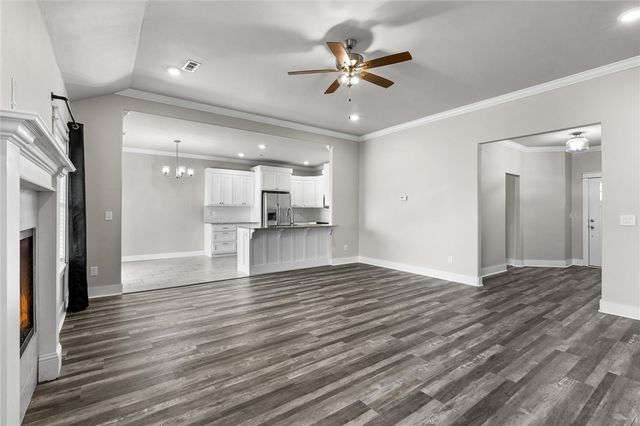 889 Fair Oaks Street, Tontitown, AR 72762