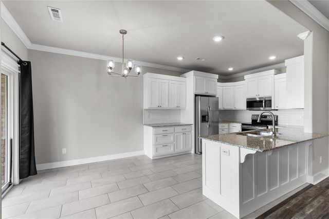 889 Fair Oaks Street, Tontitown, AR 72762