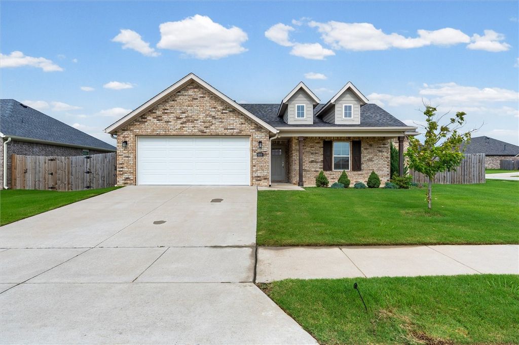 889 Fair Oaks Street, Tontitown, AR 72762