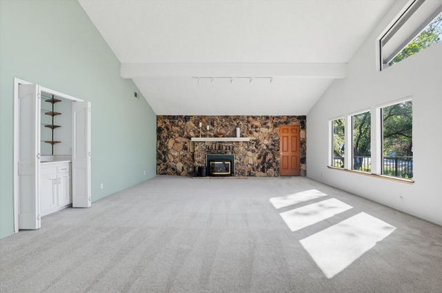 18278 Jayhawk Dr, Penn Valley, CA 95946