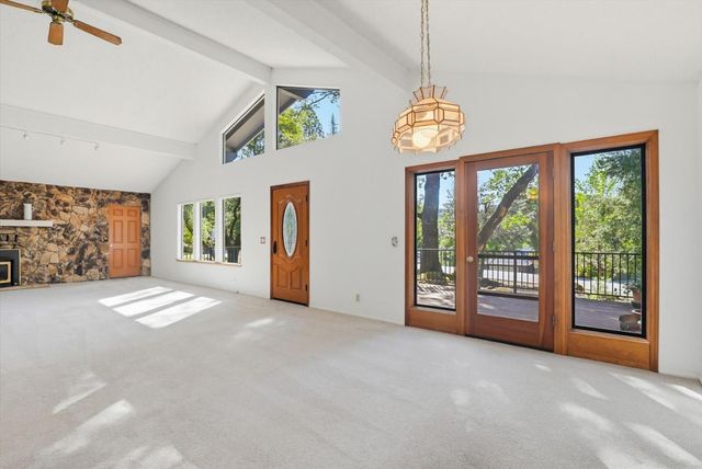 18278 Jayhawk Dr, Penn Valley, CA 95946