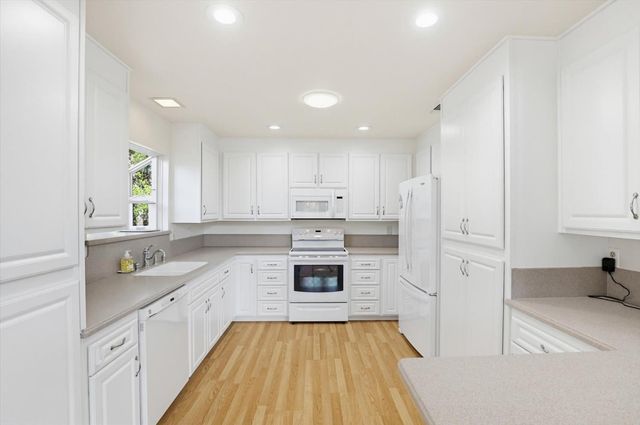 18278 Jayhawk Dr, Penn Valley, CA 95946