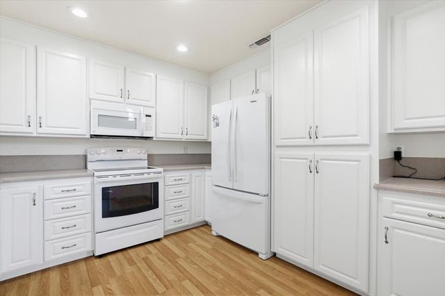 18278 Jayhawk Dr, Penn Valley, CA 95946